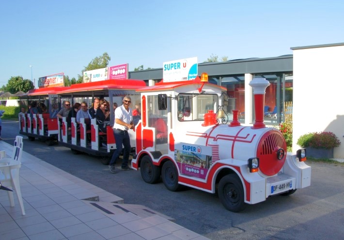 Explorez gratuitement le marais breton en petit train a Saint Jean de Monts.