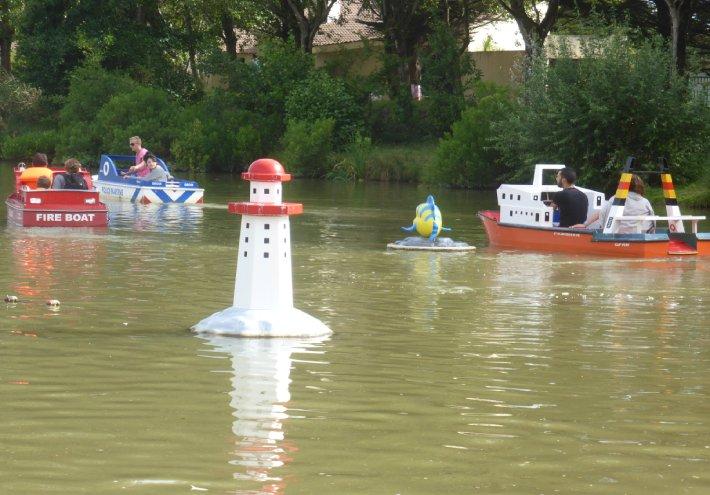 Les P'tits Mousses à Saint Gilles Croix de Vie, Vendée : Balades en bateaux électriques, kayaks, paddles et pédal'eau sur le Jaunay.