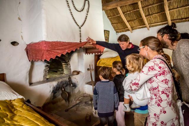 Plongée immersive dans l'histoire locale à l'écomusée de Vendée.