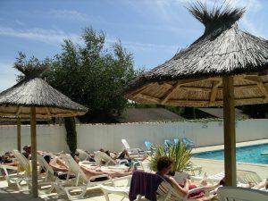 Au bord de la piscine