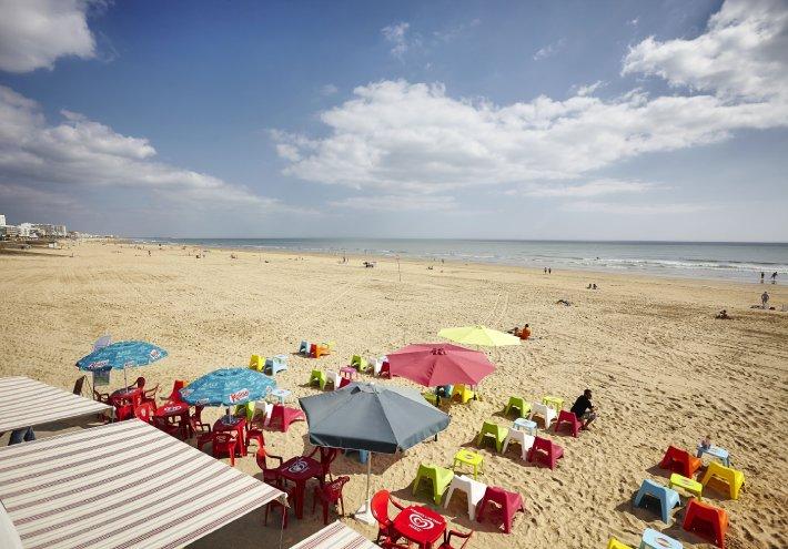 Capitale ensoleillée : explorez les 8 km de plages préservées à Saint Jean de Monts.