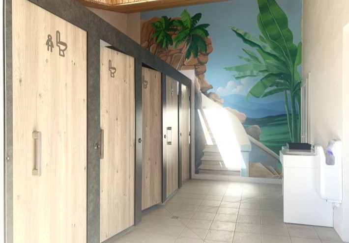 Des sanitaires modernes offrent confort aux campeurs près de Saint Jean de Monts